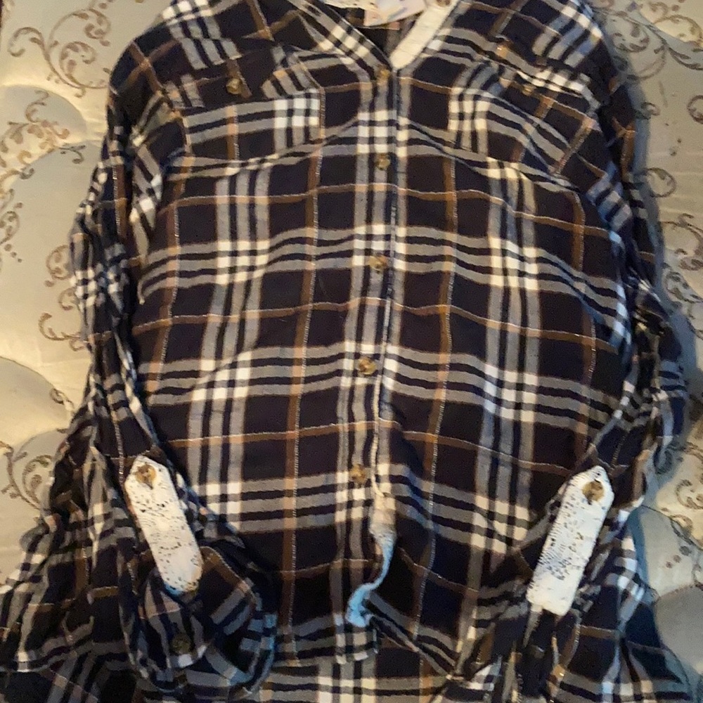 Flannel button down long sleeve shirt B&W&B